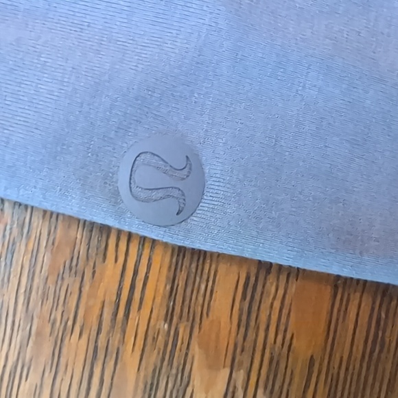 Men's Lululemon Top - Picture 3 of 5